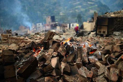 直击火灾后贵州苗寨：大火吞噬核心区域三分之二建筑