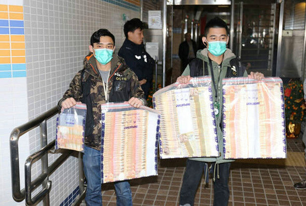 “港独”头目被捕画面：家中搜出百粒伟哥(组图)