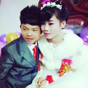 “广西宾阳13岁新郎迎娶16岁新娘”