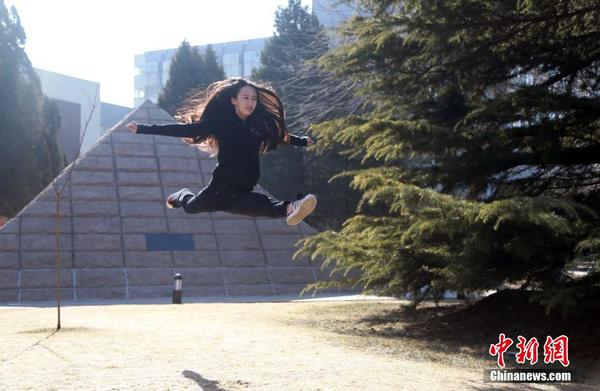 北影复试女生展示高难度舞姿 各款萝莉卖萌抢镜1