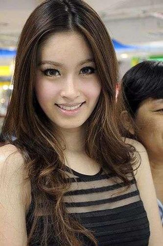 Poy，17岁变性，在泰国享有极高的人气