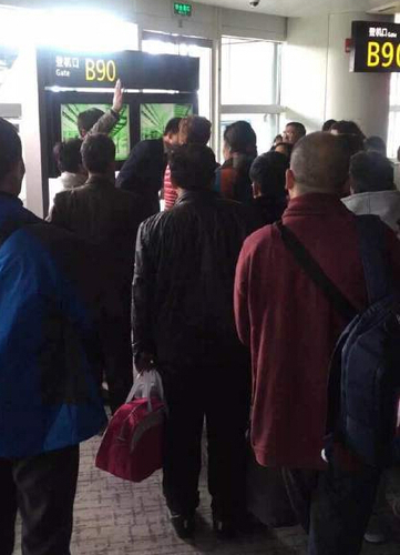 萧山飞机突然返航 乘务人员：机舱内发现老鼠（组图）