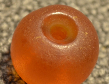 工形状，根据蜜蜡品质、年代的不同，新蜜蜡的市场价格约在400元/g左右。