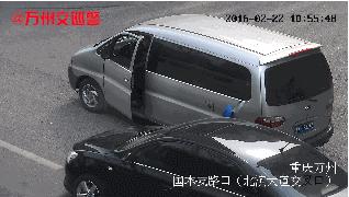 与电子警察躲猫猫被扣15分 网友：关公面前耍大刀作死