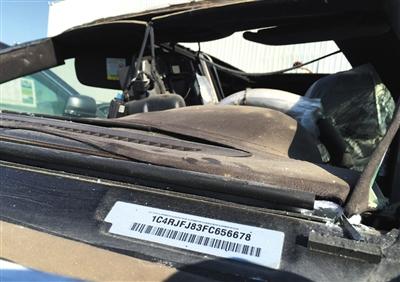 一辆正在售卖中的大切诺基车架号。经查询，该车为天津港爆炸受损车辆。