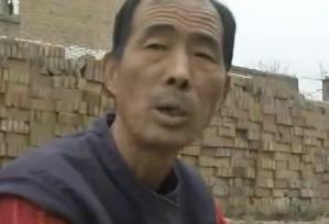 村民挖出近千斤古币报警 称地下东西是国家的