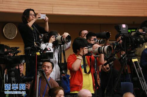 （两会）（3）直面热点　“干货”不断——十二届全国人大三次会议组织十数场记者会回眸