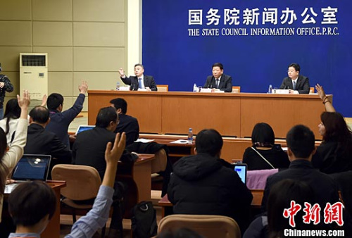 2月29日，国务院新闻办在北京举行新闻发布会，中国人力资源和社会保障部部长尹蔚民介绍就业和社会保障有关情况，并答记者问。<a target='_blank' href='http://www.chinanews.com/'>中新社</a>记者 张勤 摄