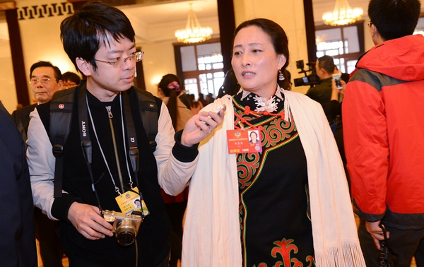 何吉英委员接受采访A