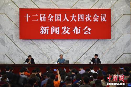3月4日上午11时，十二届全国人大四次会议在北京人民大会堂举行新闻发布会。大会发言人傅莹将就会议议程和人大工作回答记者提问，并回应社会关注的热点问题。 中新社记者 金硕 摄