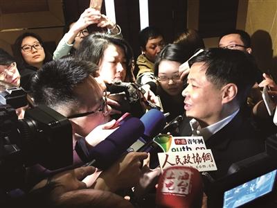 如同近日北京骤升的气温，今年的两会上，经济话题也极具热感。