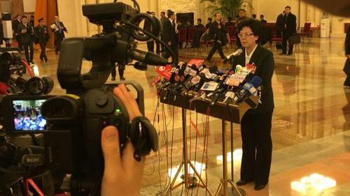 国家卫计委主任李斌：感谢怒斥号贩子的女孩