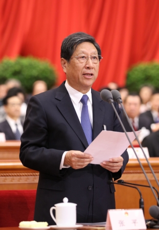 新华社照片，北京，2016年3月9日 
    十二届全国人大四次会议举行第二次全体会议 
    3月9日，十二届全国人大四次会议在北京人民大会堂举行第二次全体会议。张平主持会议。
    新华社记者 鞠鹏 摄