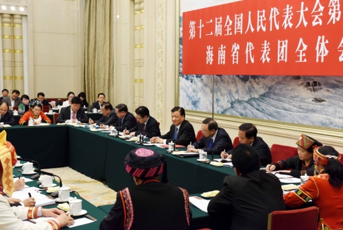 3月9日，中共中央政治局常委、中央书记处书记刘云山参加十二届全国人大四次会议海南代表团的审议。新华社记者饶爱民摄