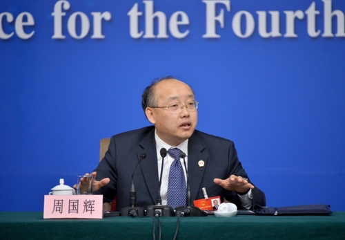 新华社照片，北京，2016年3月10日
    科技部长万钢等就“科技创新发展”答记者问
    3月10日，十二届全国人大四次会议新闻中心举行记者会，邀请科技部部长万钢、中国科技大学常务副校长潘建伟、浙江省科技厅厅长周国辉就“科技创新发展”的相关问题回答中外记者的提问。这是周国辉在回答记者提问。
    新华社记者李鑫摄