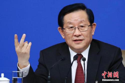 科技部部长万钢回答记者提问。中新社记者富田摄