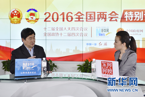 图为全国政协委员、故宫博物院院长单霁翔做客2016新华网两会访谈直播间。新华网 郭小天 摄