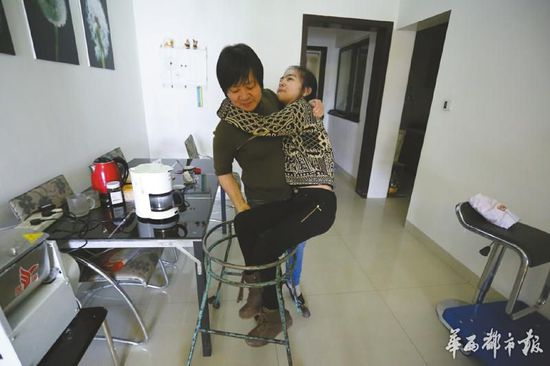 母亲是于彬的最大支撑。