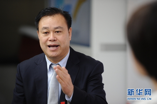 孙太利回答主持人提问