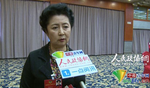 全国政协委员戴秀英接受记者采访。记者晋凯摄