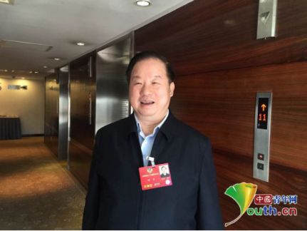 自曝“戴38万手表”委员傅军：有了钱做慈善最重要