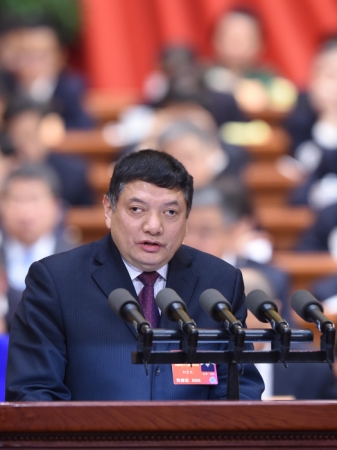 新华社照片，北京，2016年3月12日  
    全国政协十二届四次会议第四次全体会议大会发言
    3月12日，全国政协十二届四次会议在北京人民大会堂举行第四次全体会议。这是何宗文委员作《做有温度的政协委员》的发言。
    新华社记者张领摄