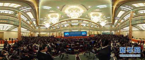 3月16日，国务院总理李克强在北京人民大会堂与中外记者见面，并回答记者提问（全景相机拍摄）。新华社记者 王建华 摄