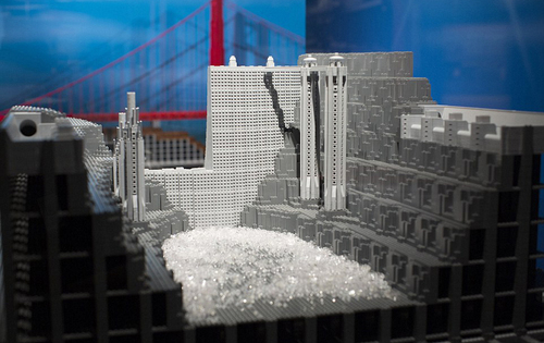 塔克称这些作品能够激发人们对建筑的兴趣。图为美国最高的水坝胡佛水坝。（网页截图） - 副本