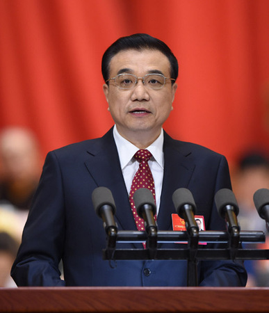 　3月5日，李克强总理代表国务院在十二届全国人大四次会议上作《政府工作报告》。 新华社记者饶爱民摄