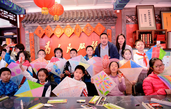 为纪念中国邮政开办120周年，未来邮局特制作发行主题纪念日版“梦想未来信”，并赠予小记者们，寄愿让“风筝”与“未来信”双梦齐飞，助力有梦想的少年们早日成为栋梁之才。