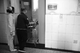 男子再婚生二孩难办准生证工作人员：先交6000元