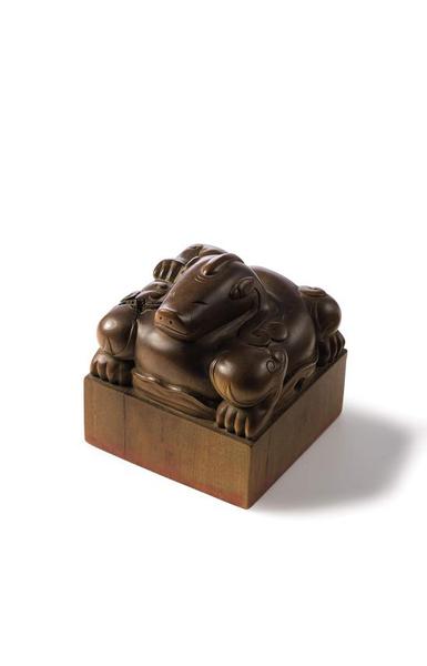 康熙檀香木“敬天勤民”异兽钮方玺