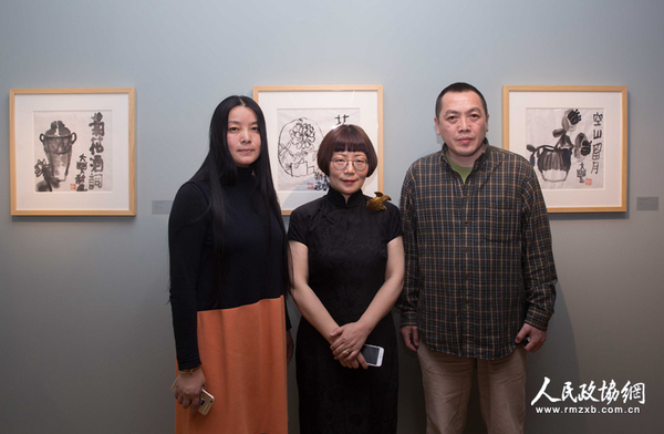 展览统筹陈衍、董慧萍与中央美院副教授李帆