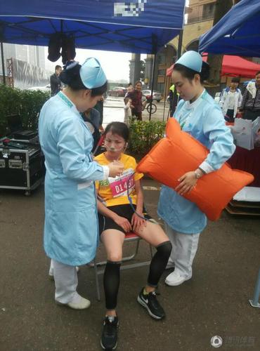 清远现奇葩马拉松 1.2万伤病+跑友肥皂当面包