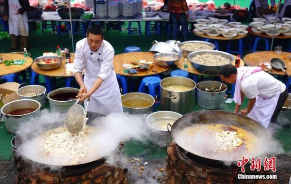 富二代办豪华婚礼 如此高大上的婚礼在四川十分少见