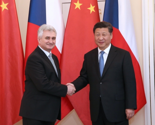 新华社照片，布拉格，2016年3月29日
　　习近平会见捷克参议院主席什捷赫 
　　3月29日，国家主席习近平在布拉格会见捷克参议院主席什捷赫。 
　　新华社记者 庞兴雷 摄
