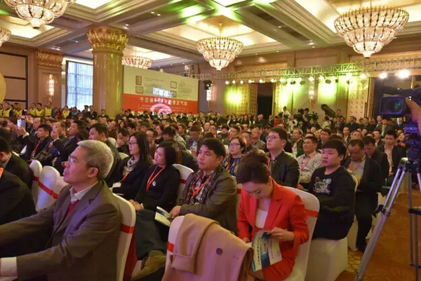 竞买现场人潮涌动