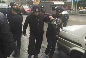 四川暴力拒捕抢枪案最新进展 被抢枪弹已追回案犯仍在逃