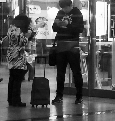 “买票差钱族”频在车站骗同情旅客怨声载道（图）