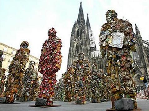 垃圾再利用创意点子：回收废品户外艺术走廊