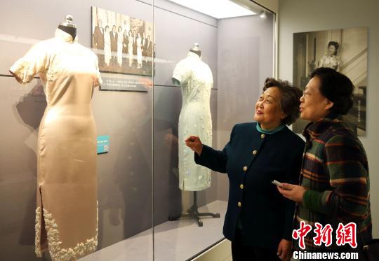 宋子文夫人张乐怡的旗袍 潘索菲 摄