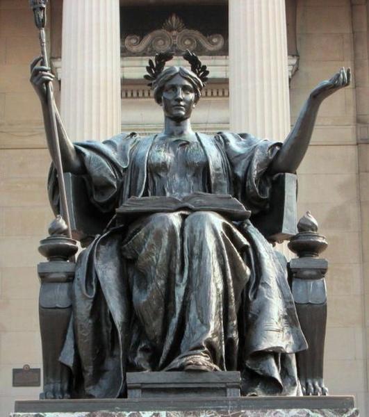 哥伦比亚大学校园里的丹尼尔?切斯特?法兰奇作品《Alma Mater 》，1903-04.jpg