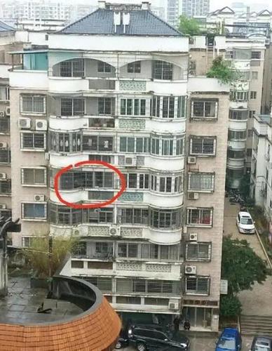 两姐妹被亲戚割喉砍死 嫌疑人双双服毒自杀身亡