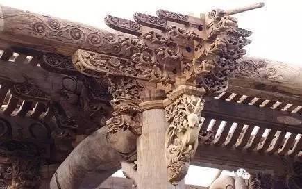 富豪的收藏爱好：成龙藏品塞满8个仓库！