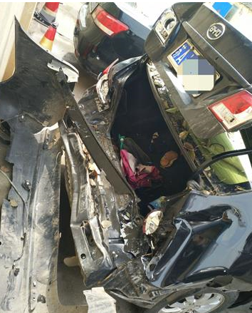 南京女子疑丈夫与闺蜜有染 开车猛撞其轿车