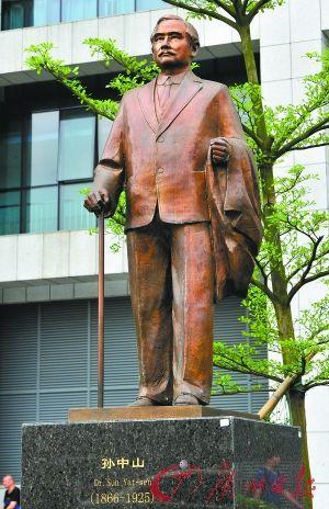 孙中山孙女孙穗芳：卖房为祖父立铜像