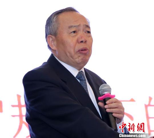 中国PPP研究院理事长、原中共中央政策研究室副主任郑新立做主旨演讲?！≈有?摄