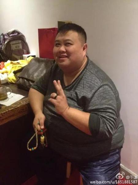 要说收藏品类最齐全，晒的最多的，就得说说胖子孙越了，小潘在他的微博里看到了各式各样的蛐蛐罐、紫砂壶、核桃……