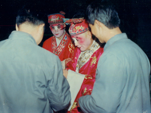 牛得草(右二)与金不换(左二)