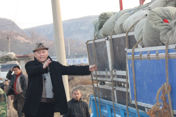 下乡演出在路上